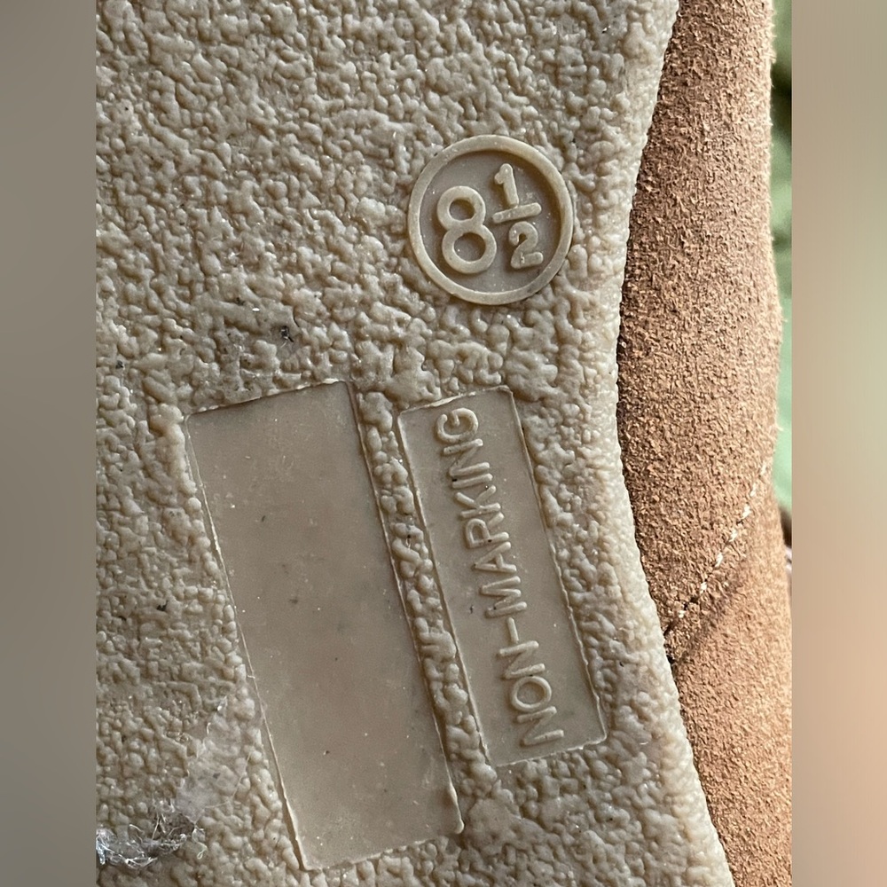 Cute moccasin type light brown Booties! Size 8.5
Pre owned-MAKULU CALIFORNIA-S - Picture 11 of 13